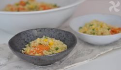 Cuscús con zanahoria, guisantes y maíz