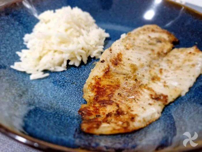 Filetes de pescado adobado con arroz