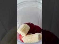 Solo necesitas fresas, plátano y leche: HELADO en LICUADORA – #receta ➡ ÚLTIMO video