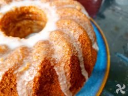 Bizcocho de plátano con glaseado de limón