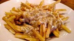 Cocina rápida canadiense: poutine