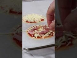 Mini pizzas con obleas de empanadillas #receta #pizza #recetafacil