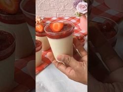 Panna Cotta de fresas 🍓 #shorts #reposteria #postres #receta #pannacotta #recipe
