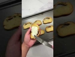 Raspberry Goat Cheese Crostini #shorts #myyoutuberecipe #viral #parati #receta #recetasfáciles #yum