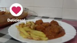 Albóndigas con salsa de tomate hecho con freidora de aire