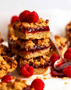 Barras de avena con mermelada de frambuesa |  RecetaTin Eats