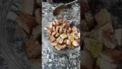 CRUTONES, CROTONES o PICATOSTES caseros, con restos de pan, en FREIDORA DE AIRE  #short 🍞🥖