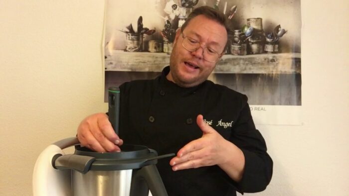 Espinacas con Pasas y Piñones con Thermomix y José Angel