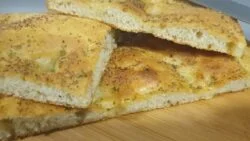 Focaccia de aceite, ajo y orégano con Thermomix