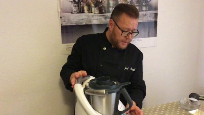 Helado de Violetas con Thermomix y José Ángel