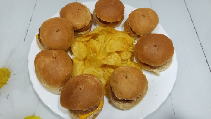 Mini hamburguesas en freidora de aire o airfryer