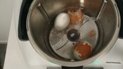PELAR HUEVOS DUROS CON THERMOMIX