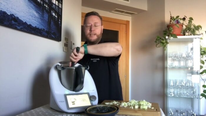 Pastel de Naranja y Manzana con Thermomix y José Ángel