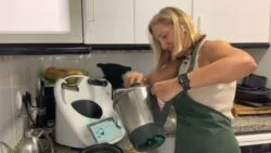 Poke bol de salmón y mango con Thermomix | #poke #pokebol #ensaladasthermomix #tm6