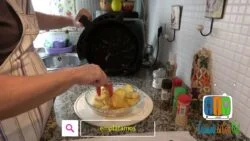 Pollo con papas aliñadas hecho con freidora de aire