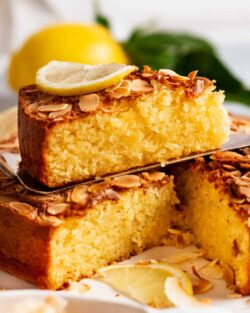 Tarta fácil de almendras, coco y limón