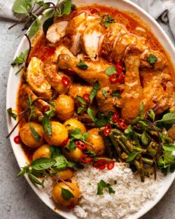 Pollo asado al curry rojo tailandés