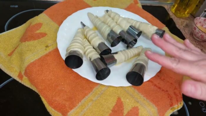 Canutillos de crema pastelera en freidora de aire#airflyer#aigostar#dulces#reposteria#hojaldre#
