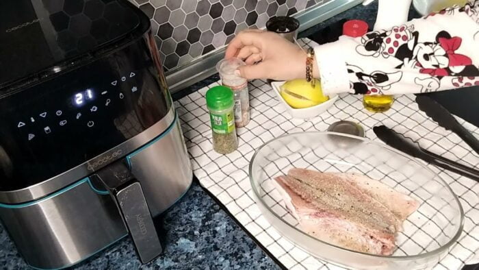 Lubina con cama de patata (freidora de aire)