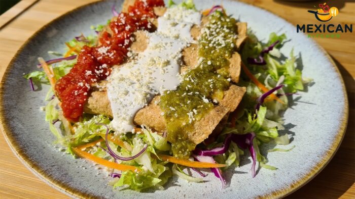 TACOS DORADOS DE PAPA EN FREIDORA DE AIRE con salsa verde y salsa de chile morita