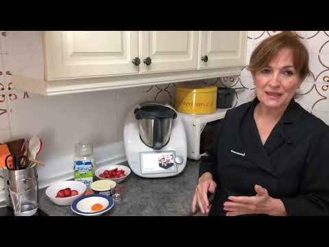 Tiramisú de fresas y plancha bizcocho con Thermomix realizado por Justa