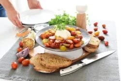 Bruschetta de cherrys y burrata