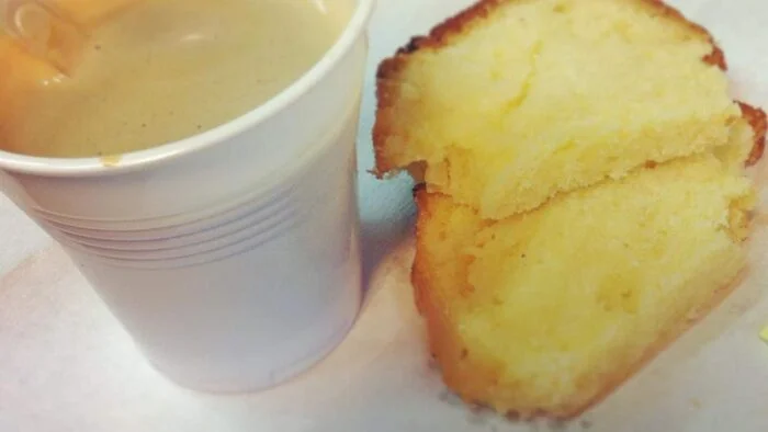 Budín de chocolate blanco con pera