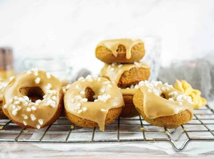 Donuts de nata y café