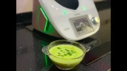 gazpacho de aguacate y pepino con thermomix