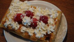 Waffles de chocolate blanco con chips de chocolate