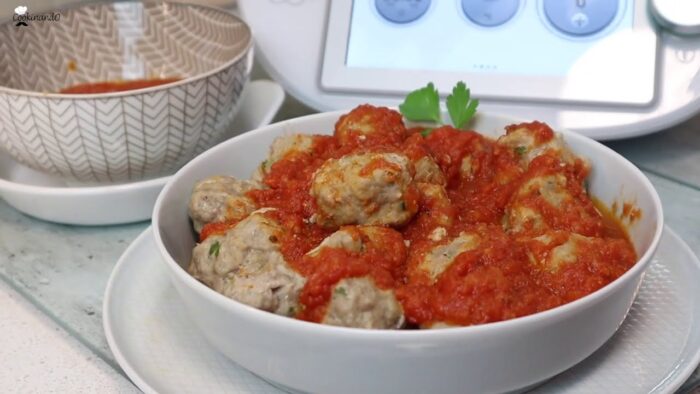 ALBÓNDIGAS CON TOMATE EN VAROMA con THERMOMIX