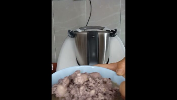 Arroz con salchichas al vino tinto, fácil y rico con Thermomix