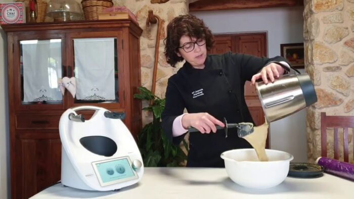COCA mallorquina con ALBARICOQUES O SOBRASADA/ COCA TOVADA CON THERMOMIX