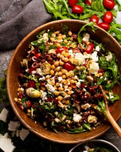 Ensalada De Garbanzos Antipasto |  RecetaTin Eats