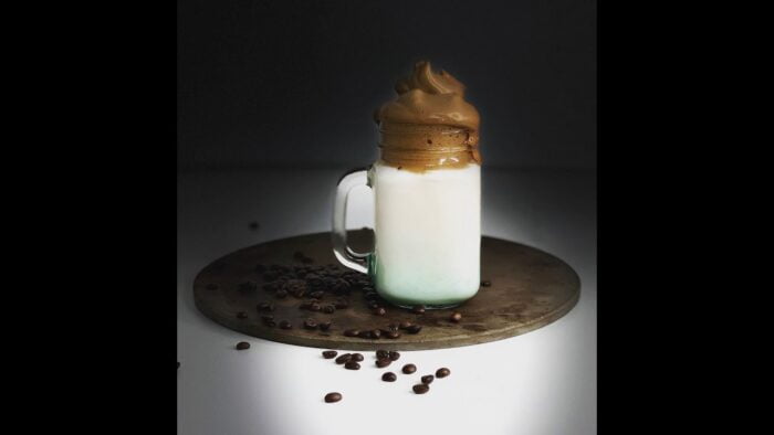Espuma de café (Café Dalgona) con thermomix//Ortega Y Cía//
