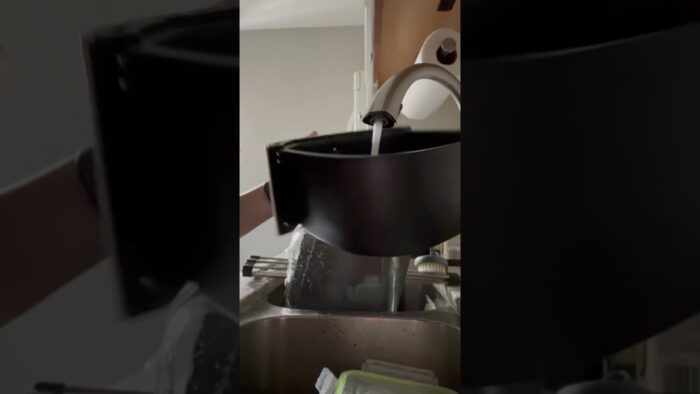 Forma fácil de lavar la freidora de aire después de cada uso!😉 #airfryer #cleaning #easyclean