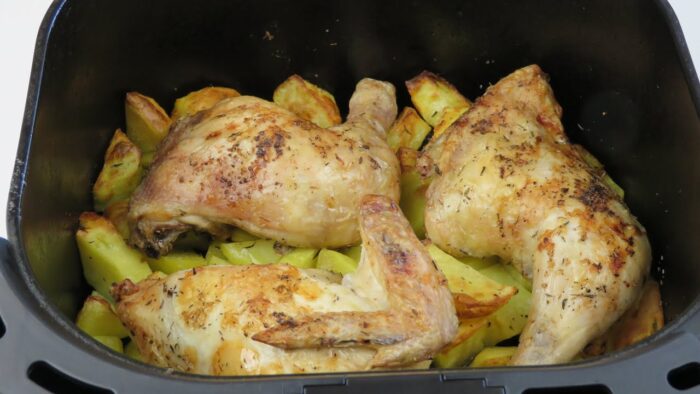 POLLO CON PATATAS EN AIRFRYER. Freidora de aire.