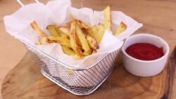 Patatas fritas crujientes en freidora de aire Cosori