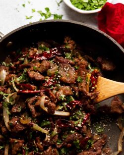 Salteado de cordero con comino de Xinjiang