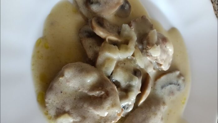 Solomillo con salsa de champiñones, fácil y rico con Thermomix