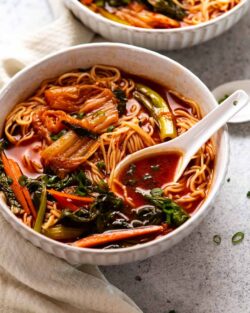 Sopa De Fideos Coreana Picante |  RecetaTin Eats