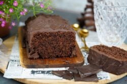 Bizcocho de chocolate con harina integral y sin azúcar