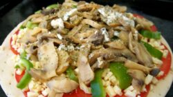 Ensalada de champiñones con salsa de yogur