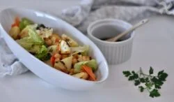Ensalada de patata, lechuga y garbanzos