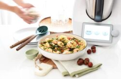 Espaguetis con langostinos y verduras, receta rápida
