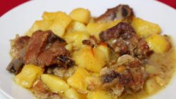 Guiso de costillas con cerveza