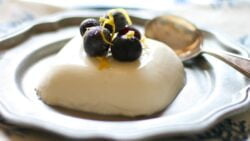 Panna Cotta de Menta con Semillas de Chía