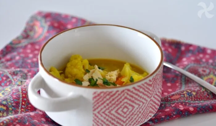 Sopa de coliflor, con pollo