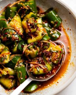 Ensalada asiática picante de pepino |  RecetaTin Eats