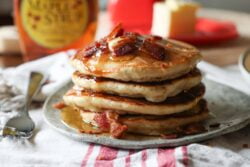 Panqueques De Tocino De Arce – Galletas Y Tazas
